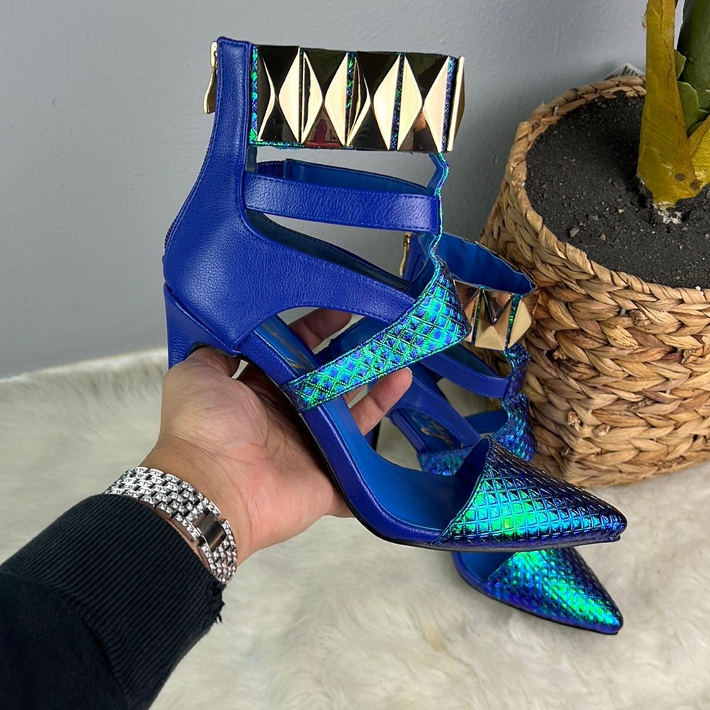 Women’s Blue Privileged Heat Iridescent Closed Toe Heels Size 7